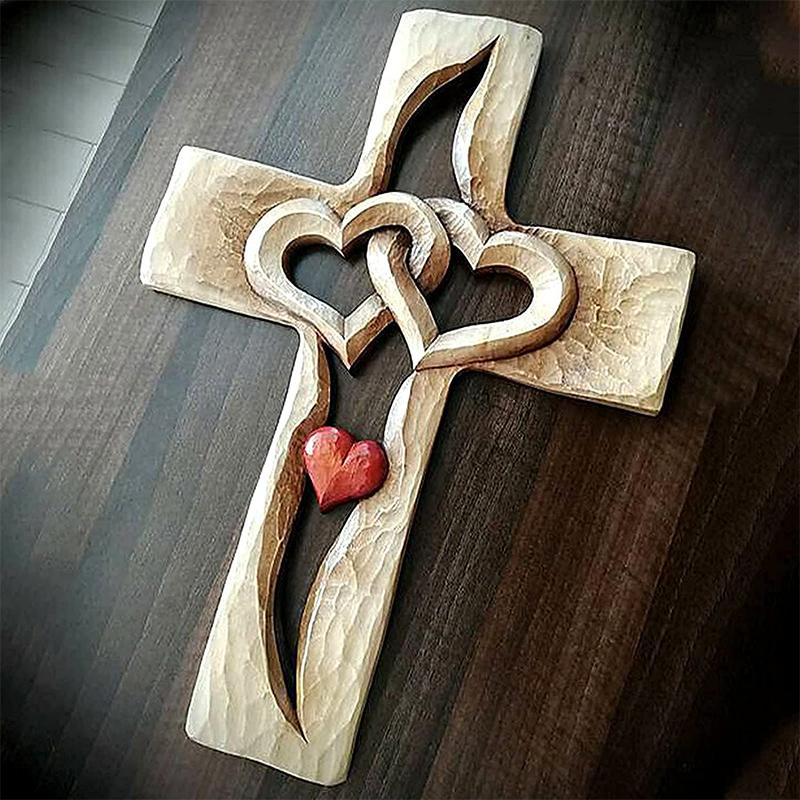 Liebevolle Herz-Kreuz Skulptur