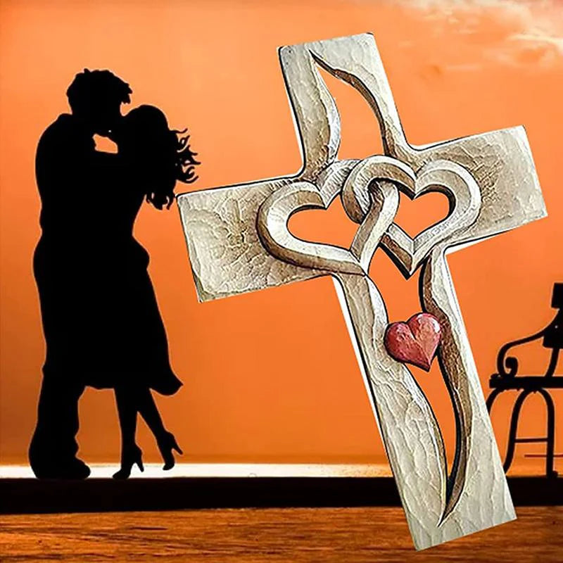 Liebevolle Herz-Kreuz Skulptur