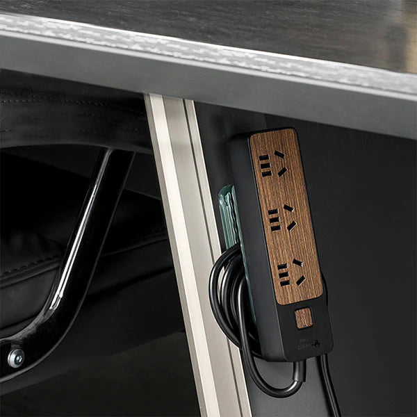 Selbstklebender Halter für Stecker & Adapter