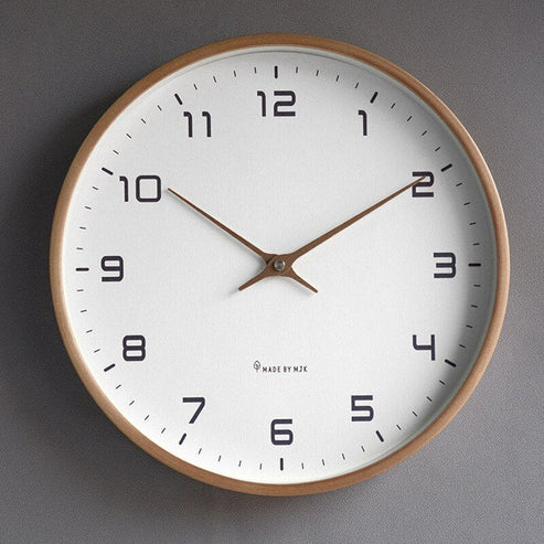 Skandinavische Holz-Wanduhr