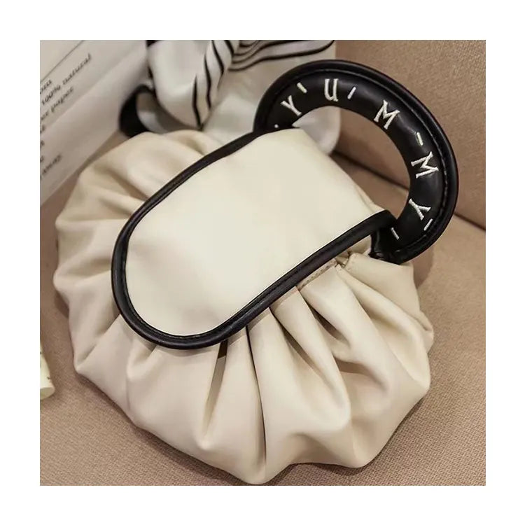 Wasserfeste Kosmetiktasche mit viel Stauraum