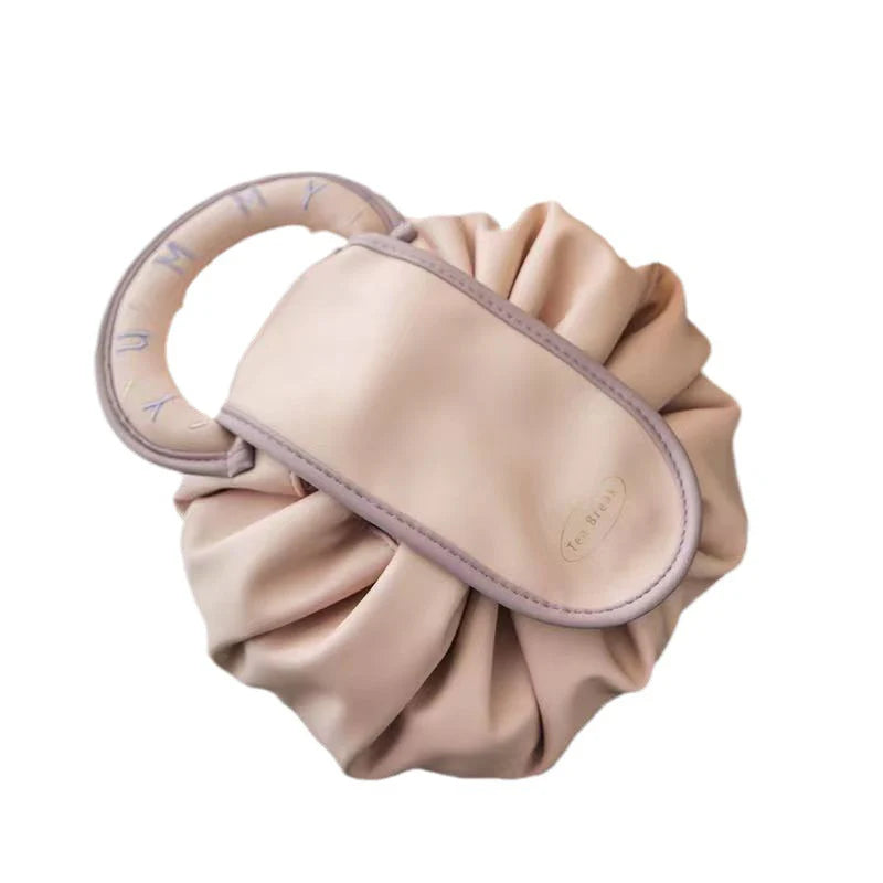Wasserfeste Kosmetiktasche mit viel Stauraum