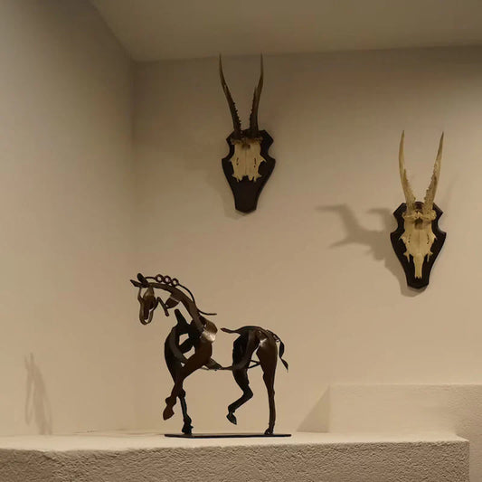 Elegante Metall-Pferdefigur – Stilvolle Deko für Ihr Zuhause
