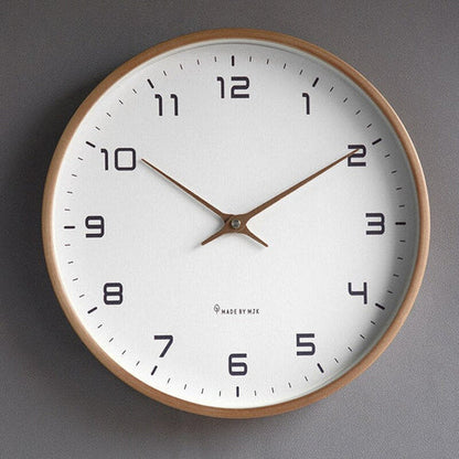 Skandinavische Holz-Wanduhr