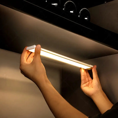 Bewegungsaktivierter LED-Lichtstreifen – Praktisches Licht für jeden Raum