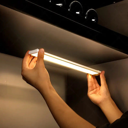 Bewegungsaktivierter LED-Lichtstreifen – Praktisches Licht für jeden Raum