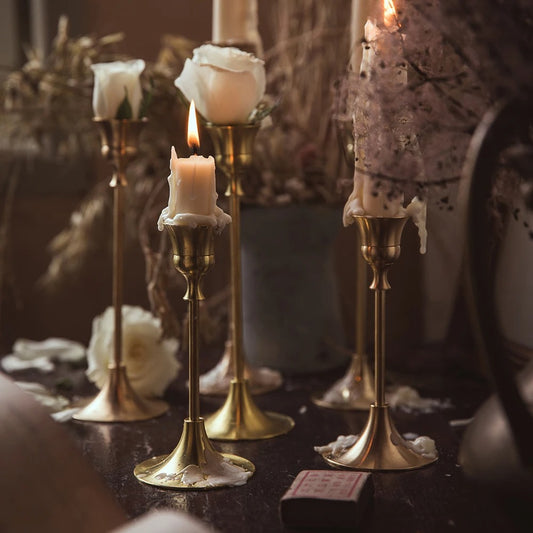 Eleganter Goldener Kerzenhalter